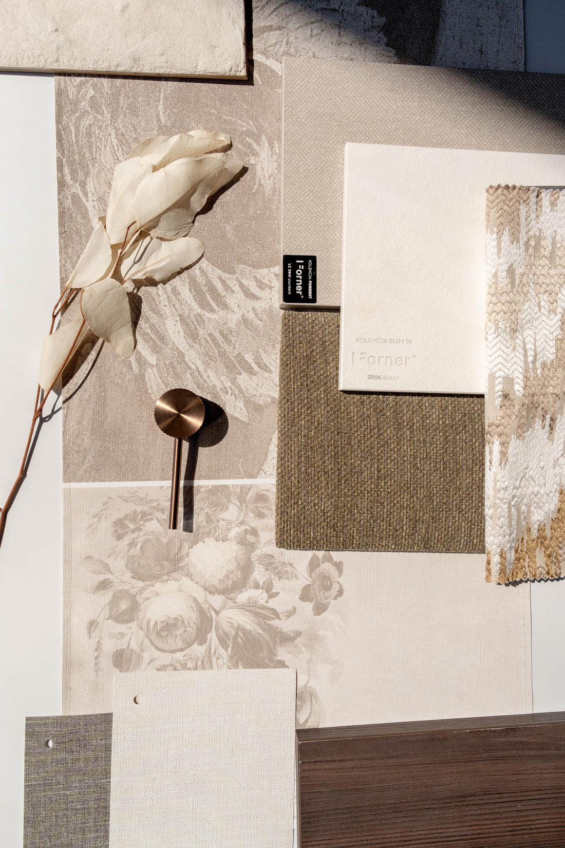 Boudoir Greige – Roll Wallpaper